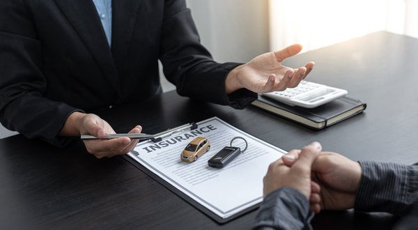 Assurance auto : choisir entre thermique, hybride et électrique